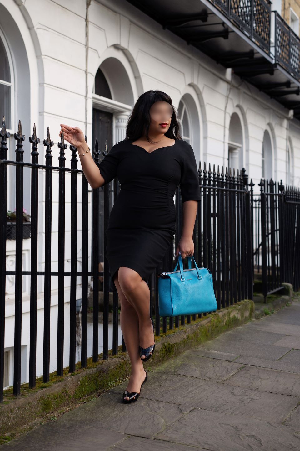 Tulsi Tamora is an Indian mistress in London