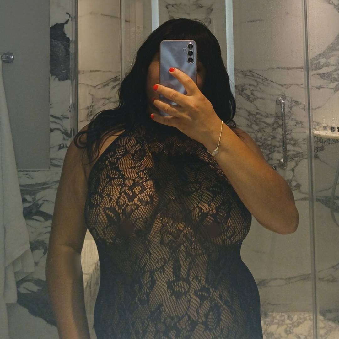 tulsi tamora curvy domme london